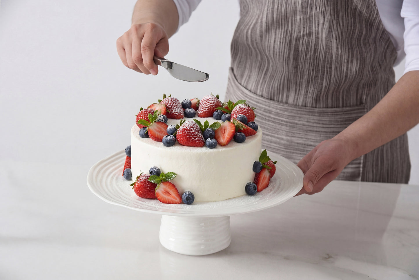Pampa Bay Le Blanc Round Cake Stand