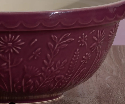 Mason Cash In the Meadow S18 Daisy Purple Mixing Bowl  closeup
